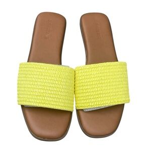 Cushionaire Yellow “Sesame” Flat Sandal, Size 10, Brand New